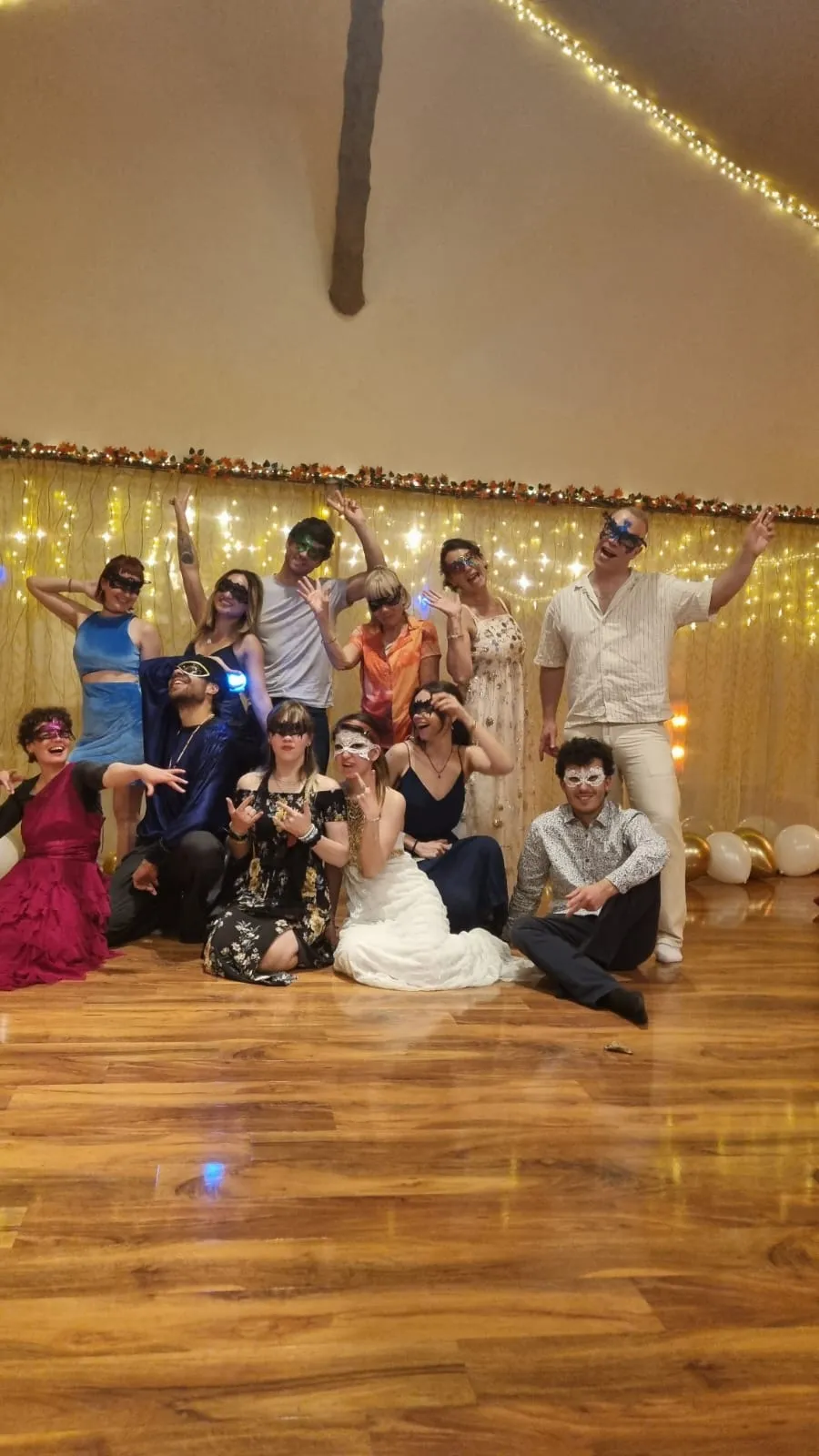 Photo rigolote du groupe masqué.
